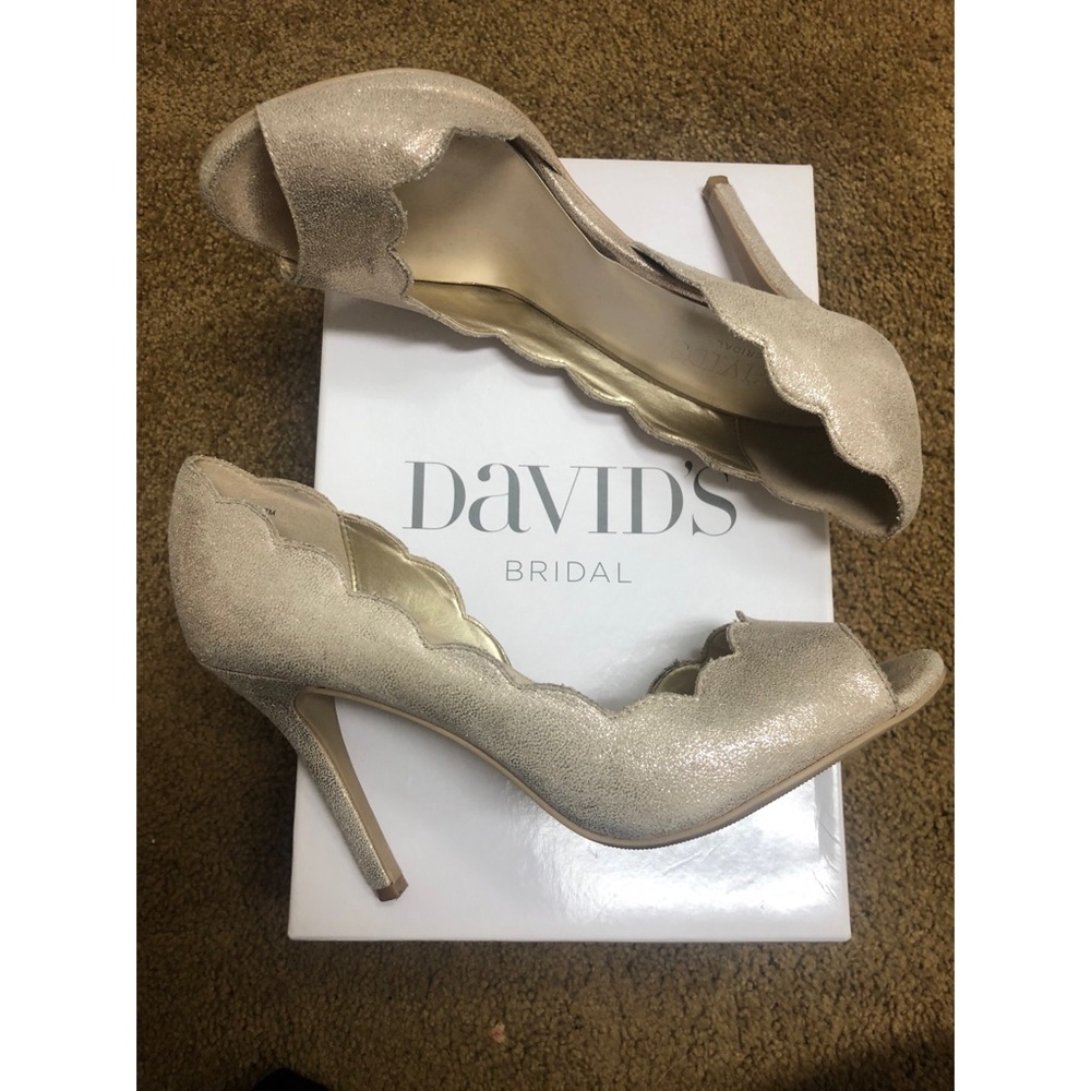 Davids Bridal Gold/Champagne scallop High heels